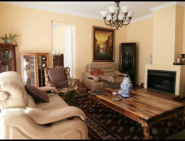 4 BEDROOM HOUSE FOR SALE IN OAKDENE